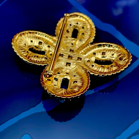 ST. JOHN Vintage Brooch Pin - Picture 7 of 7